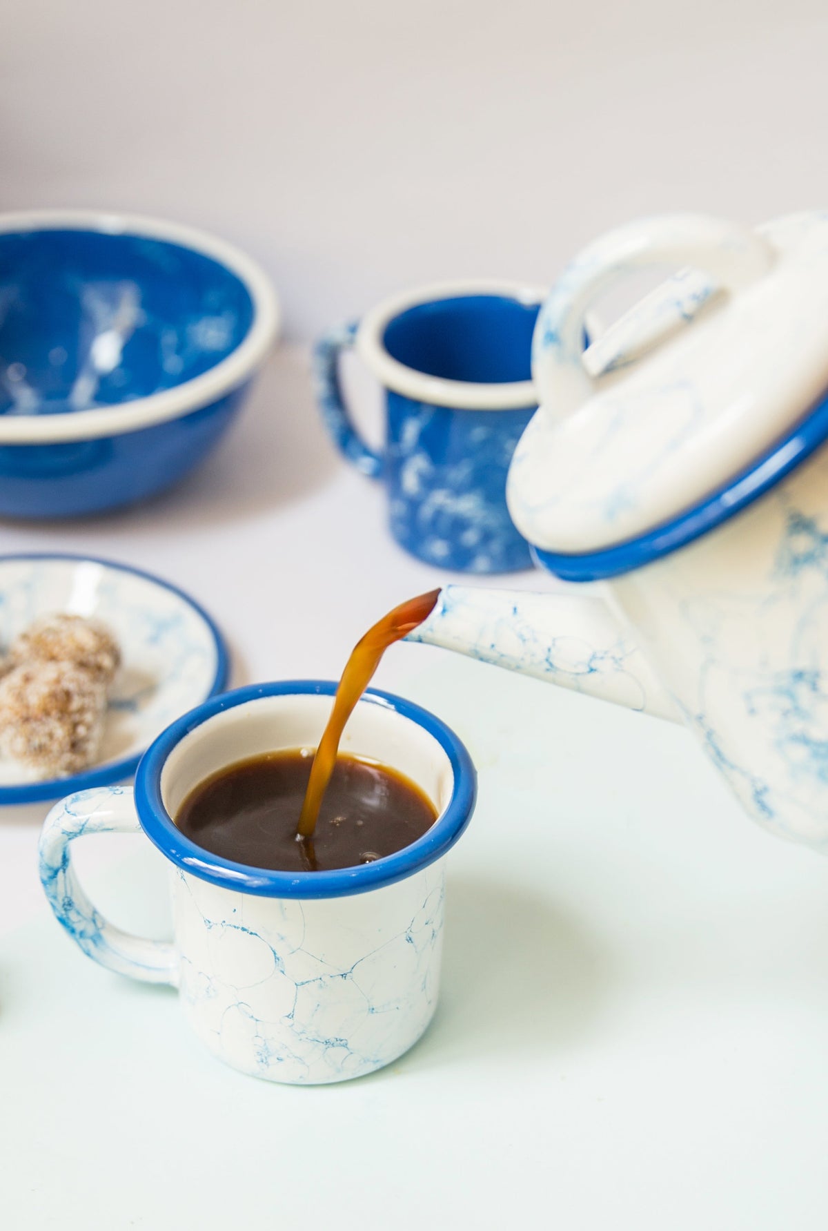 Bubble Collection Enamel Two Mugs & Teapot Gift Set
